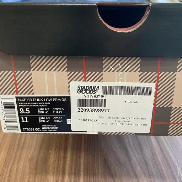 Nike × Travis Scott - Picture 8 of 13